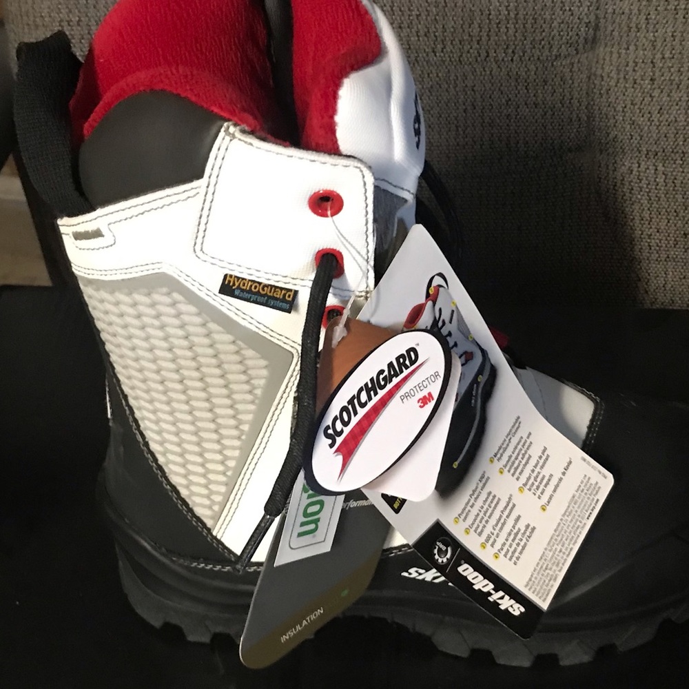 Brand new w/tags woman’s skidoo boot